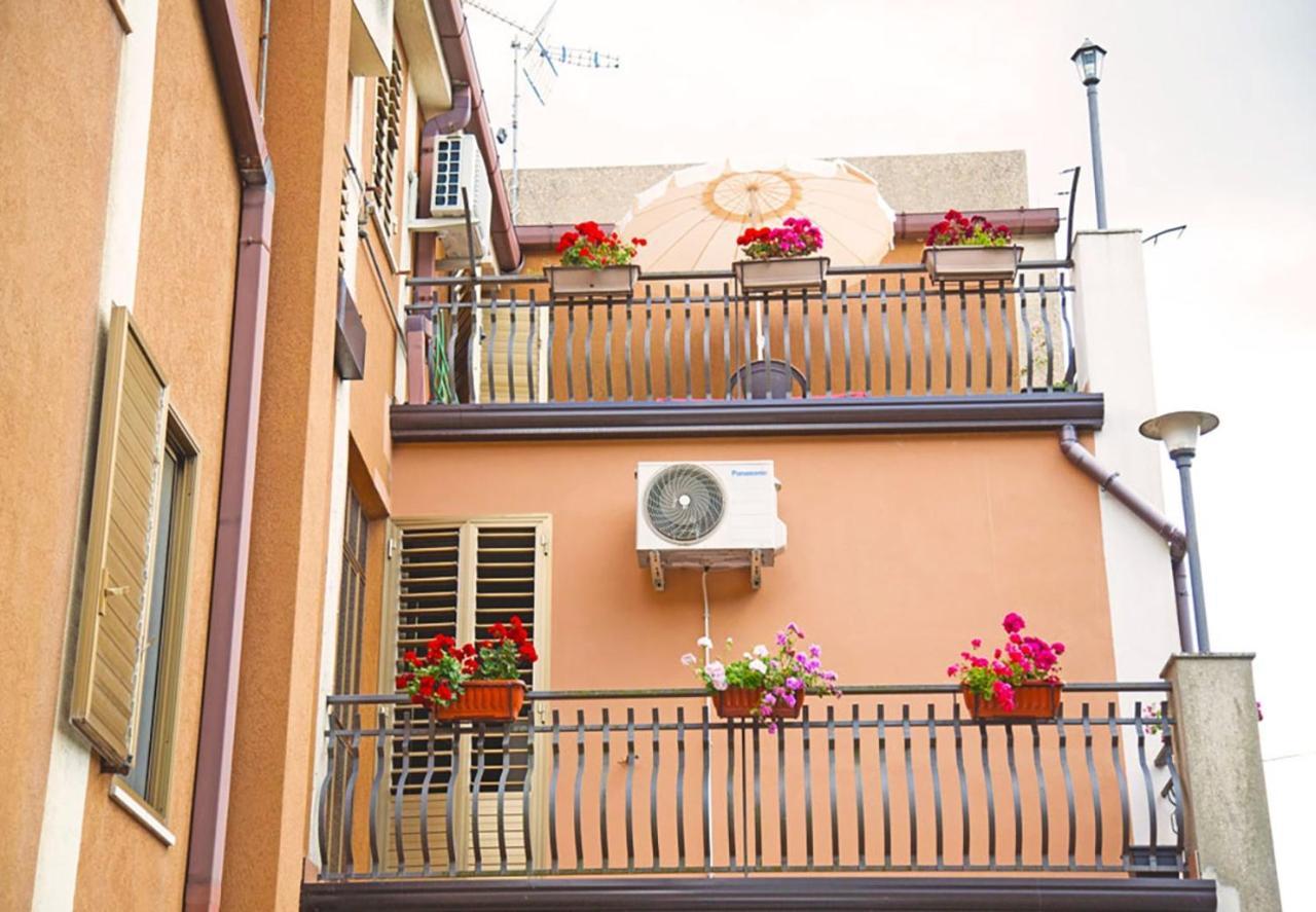 La Casa Del Lago Pergusa Lake Home ภายนอก รูปภาพ